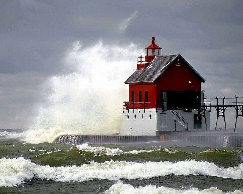 Vihar a tengeren és a világítótoronyban kirakós online