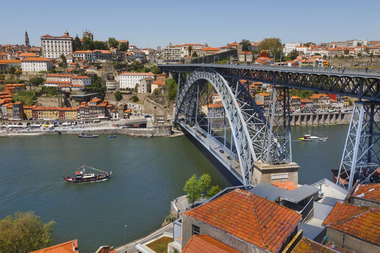 Portugal. Porto pussel på nätet