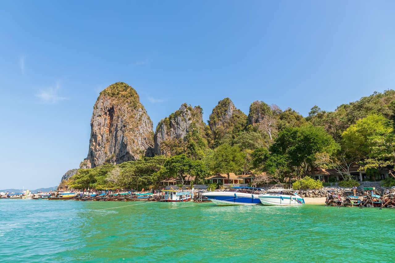 Beautiful turquoise sea in Ao Phra Nang online puzzle