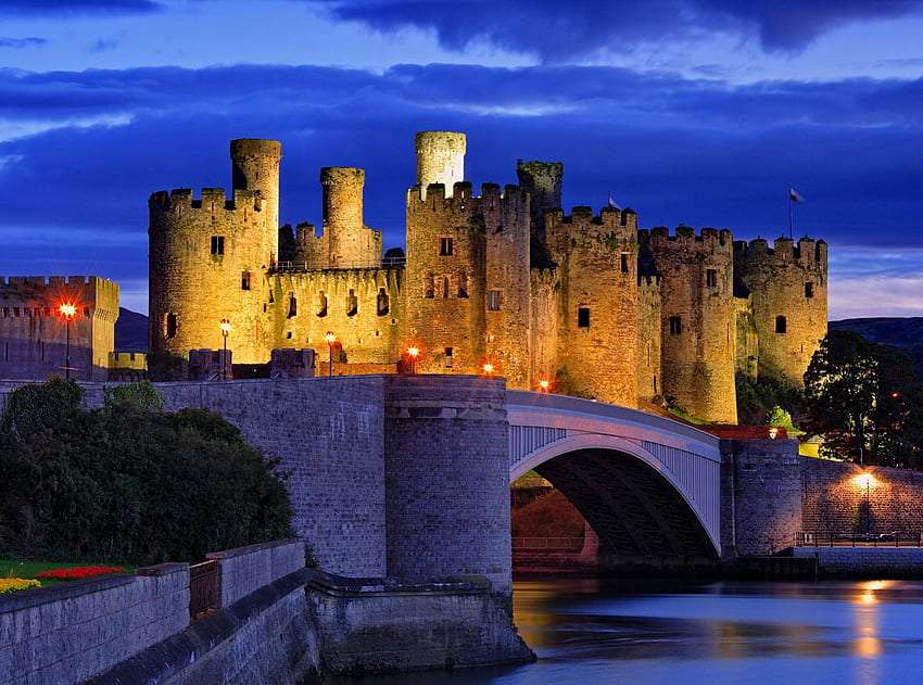 Pays de Galles-La beauté du puissant château de Conwy la nuit puzzle en ligne