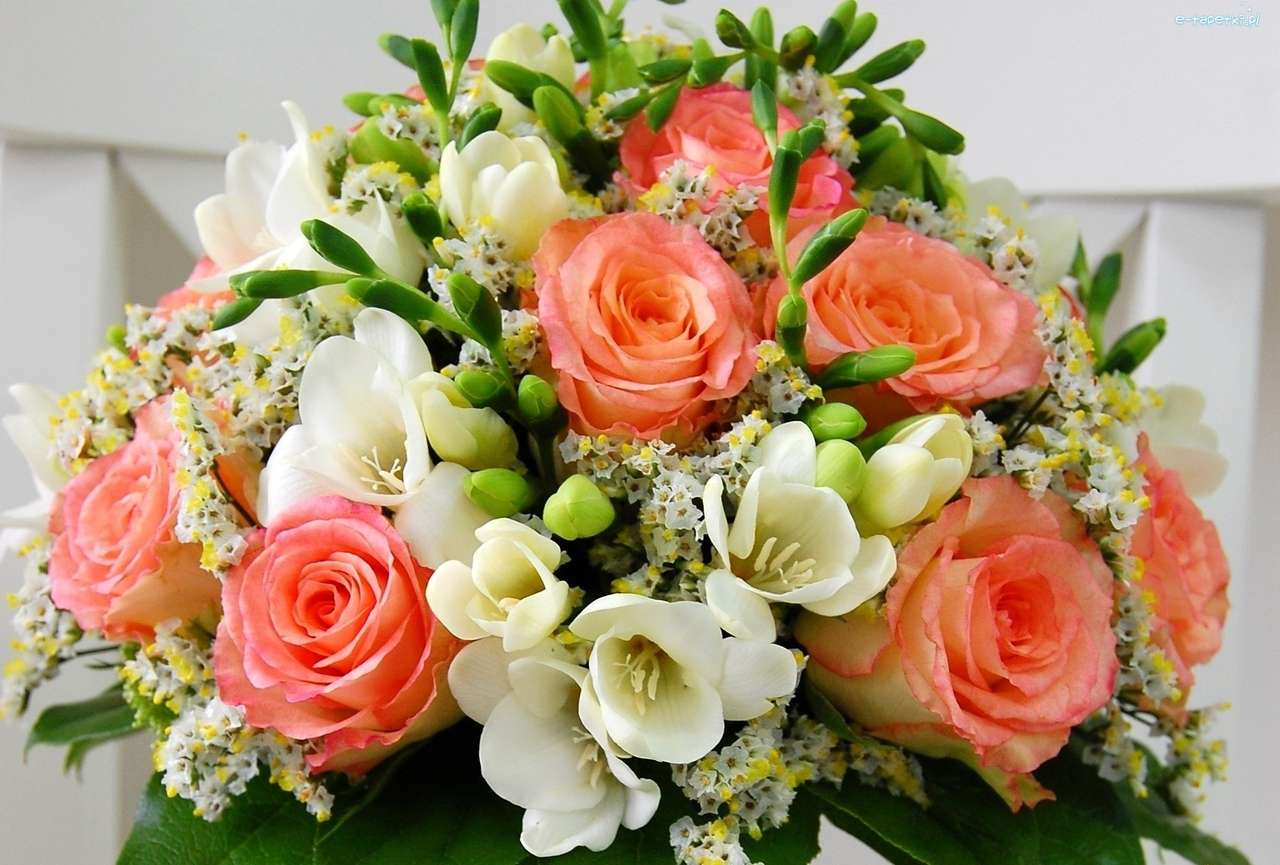 Bouquet of roses with freesias online puzzle