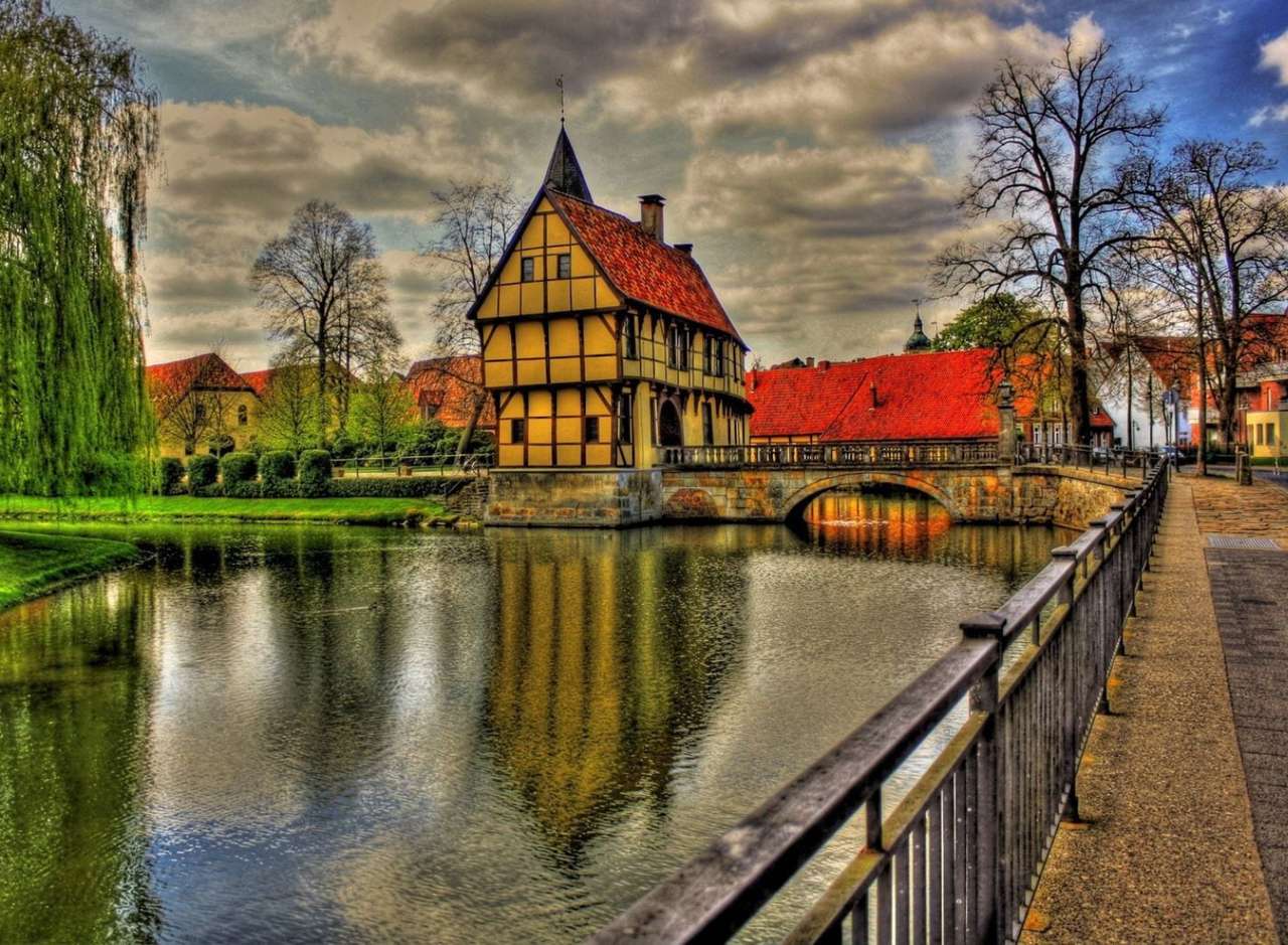 Germany-Beautiful castle and bridge to Steinfurt Castle. jigsaw puzzle online