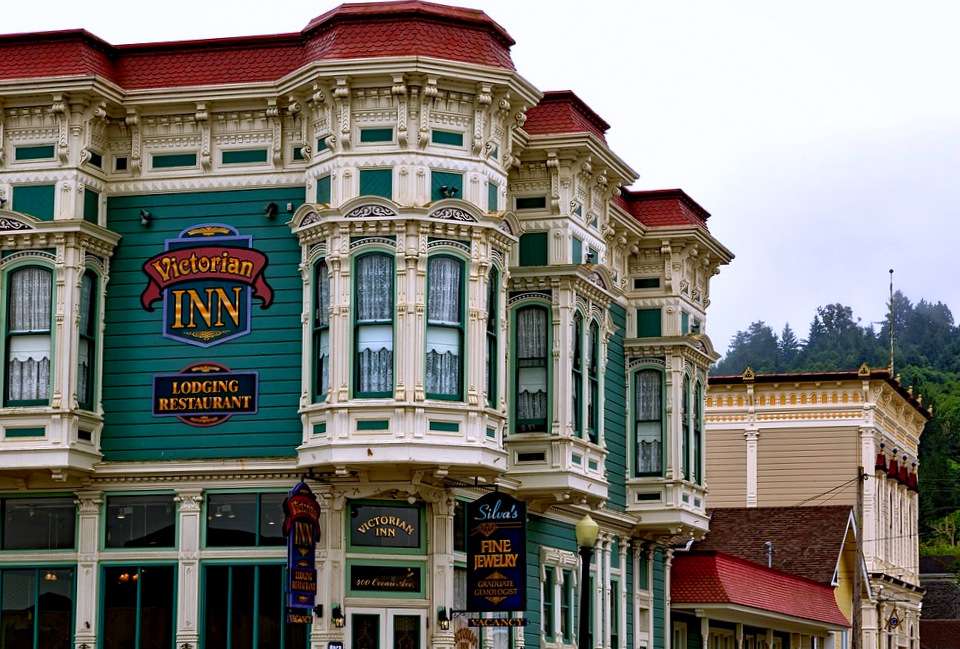 Красивый викторианский отель в Калифорнии онлайн-пазл