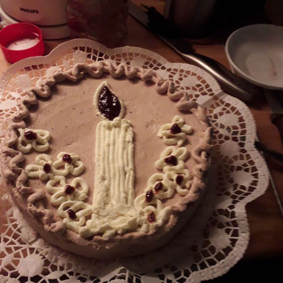 Торт до дня народження онлайн пазл