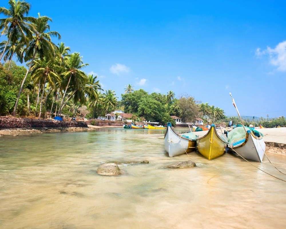 Плаж с лодка в Индия онлайн пъзел