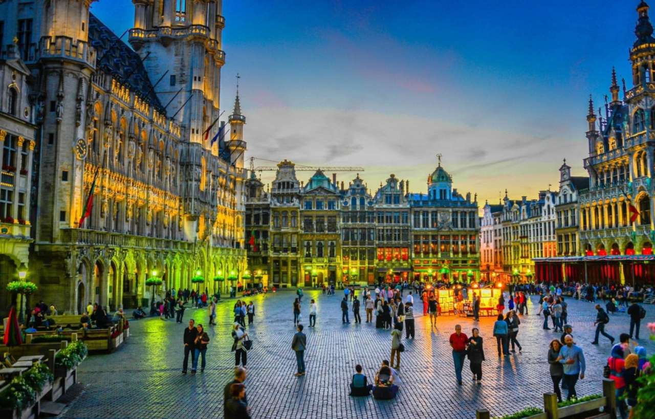 Plaza de la ciudad de Bélgica-Bruselas por la noche rompecabezas en línea