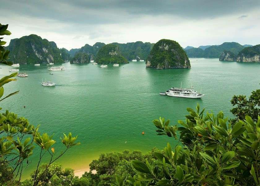 Hạ Long - залив в северната част на Виетнам онлайн пъзел