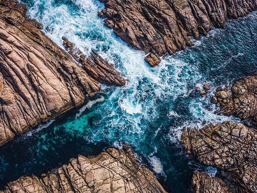 Rocky Canal Rocks e ondas dançantes quebra-cabeças online