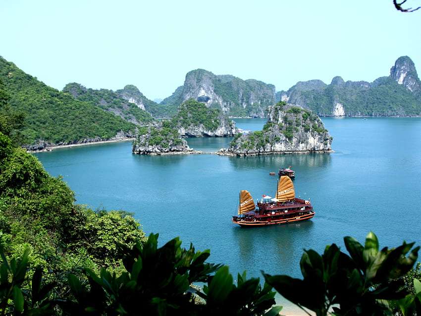Vietnam- Ha Long, en vacker vik med öar pussel på nätet