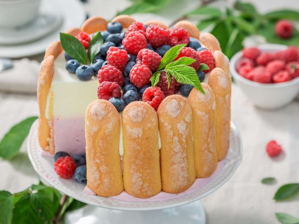 Foam-fruit sponge cake, yummy online puzzle