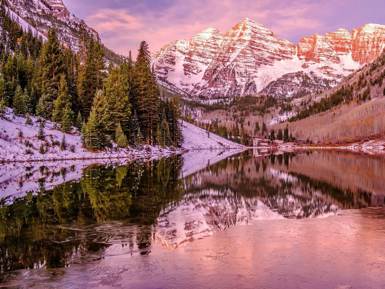Maroon bells and Maroon Lake at sunrise jigsaw puzzle online