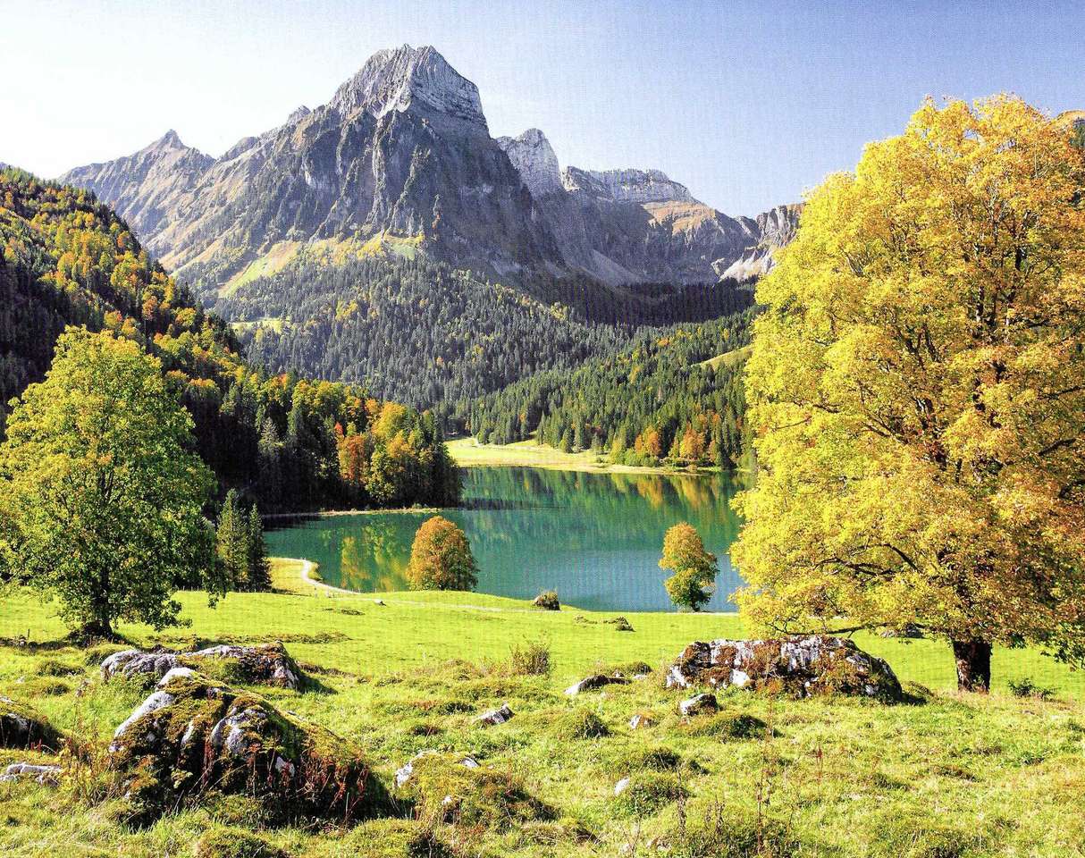 Lago de montaña en los Alpes de Glaris rompecabezas en línea