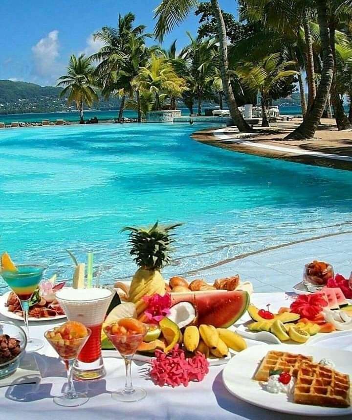 A tropical meal on the terrace jigsaw puzzle online