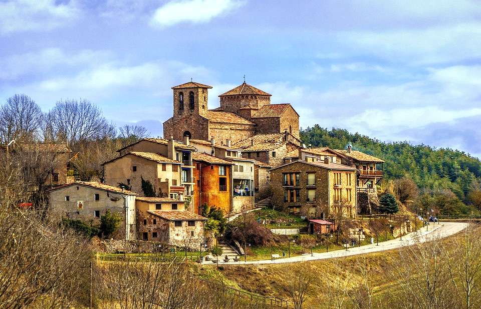 Ein sehr altes Dorf in Spanien Online-Puzzle
