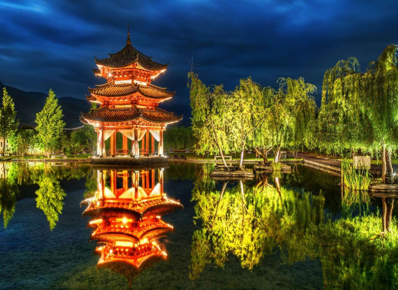 Japan- Der Charme der Architektur und des Parks beeindruckt Online-Puzzle