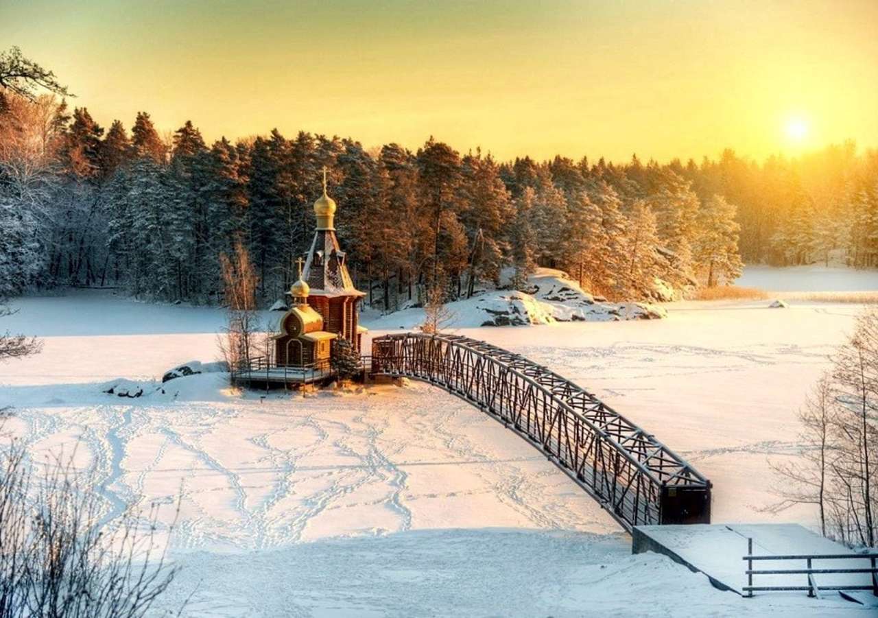 Зимний закат и одинокая церковь онлайн-пазл