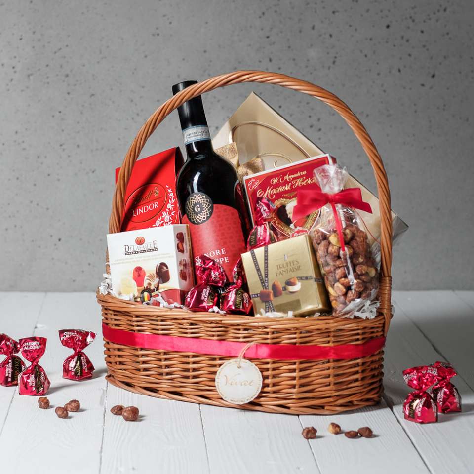 Gift Basket for Valentine's Day jigsaw puzzle online