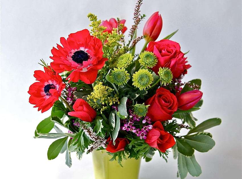 Фантастичен букет - рози, лалета, хризантеми онлайн пъзел
