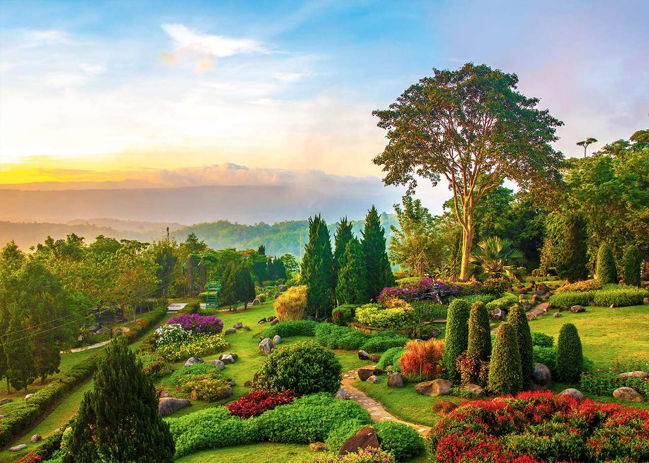 The beauty of this garden is amazing :) online puzzle