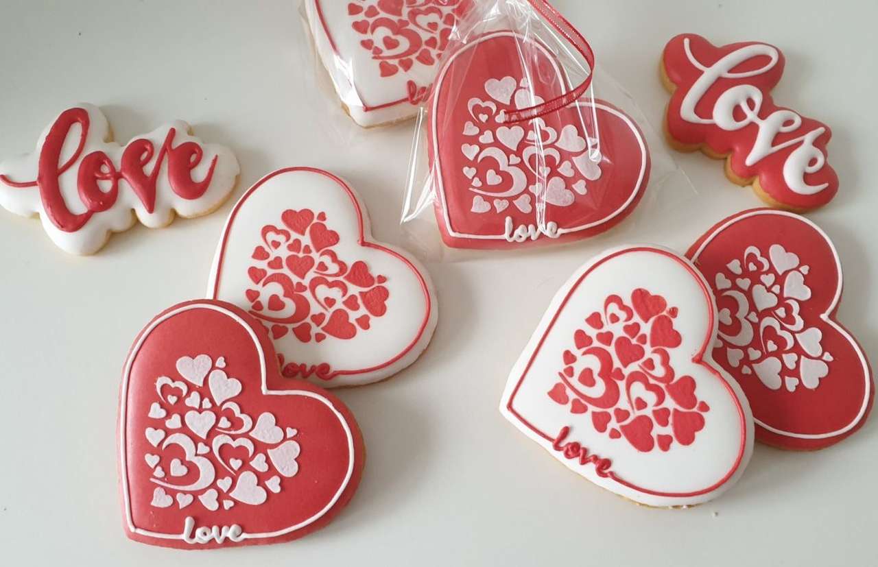 Iced Valentine's Day cookies jigsaw puzzle online