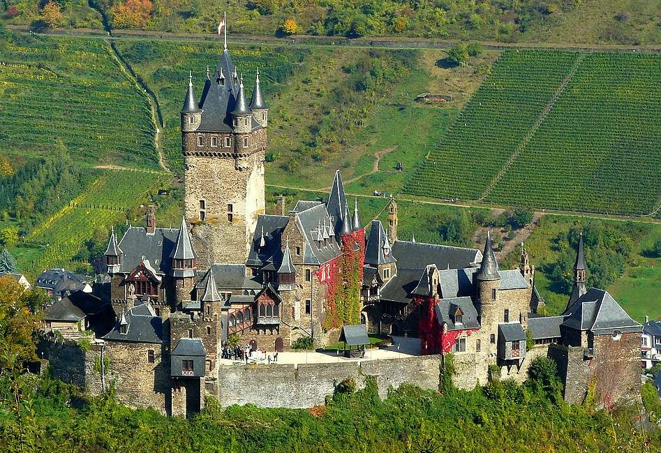 L'incantevole castello di Reichsburg a Cochem (Germania) puzzle online