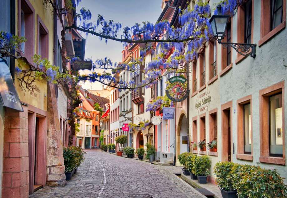 Charmant straatje in Freiburg (Duitsland) legpuzzel online