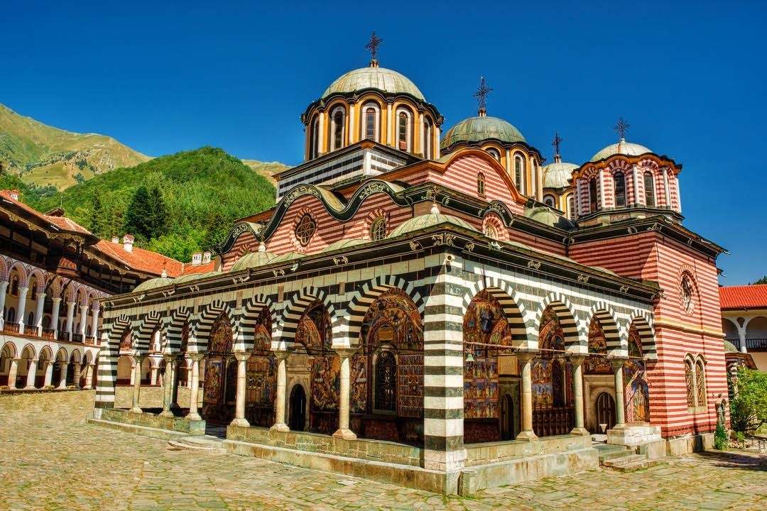 Bulgarien - Rilaklostret, dess skönhet imponerar pussel på nätet