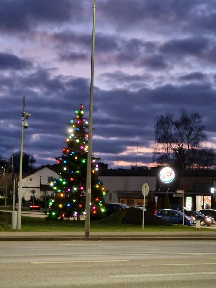 Χριστουγεννιάτικο δέντρο στη Ρέντα παζλ online