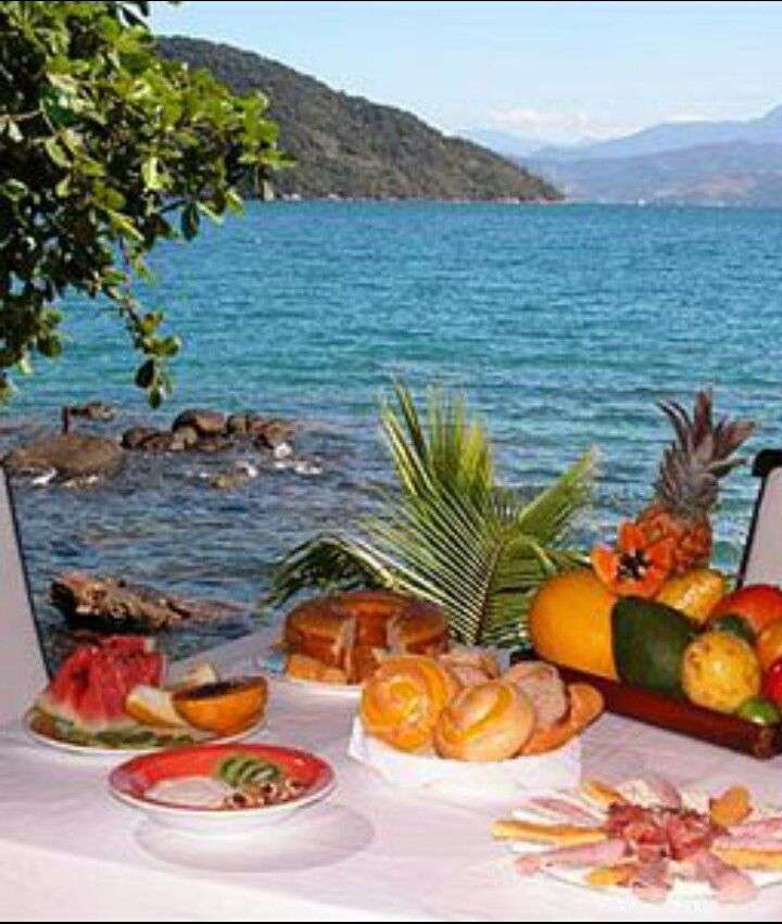Meal on the terrace by the water online puzzle
