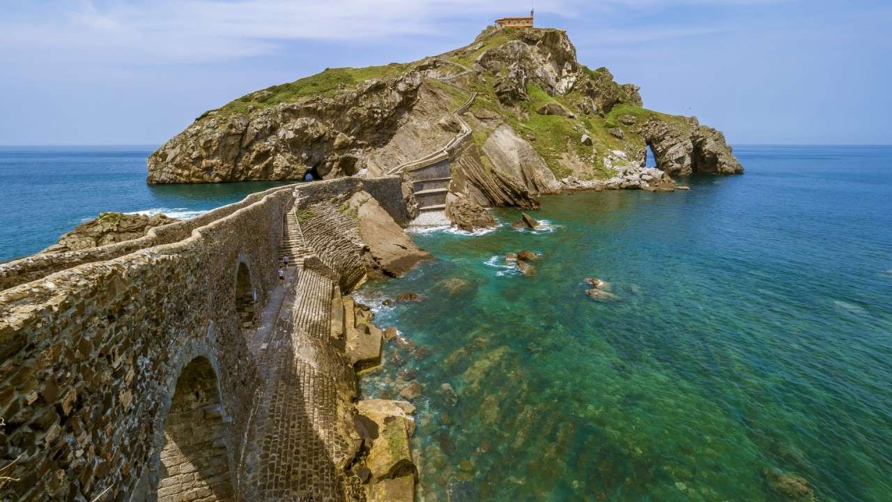 Arnia beach - Cantabrian sea jigsaw puzzle online