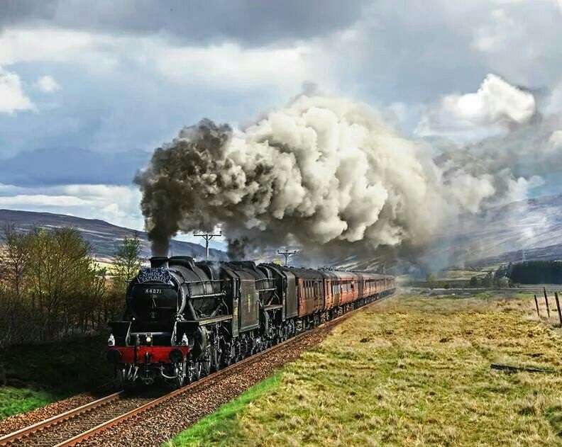steam train crossing the dales jigsaw puzzle online