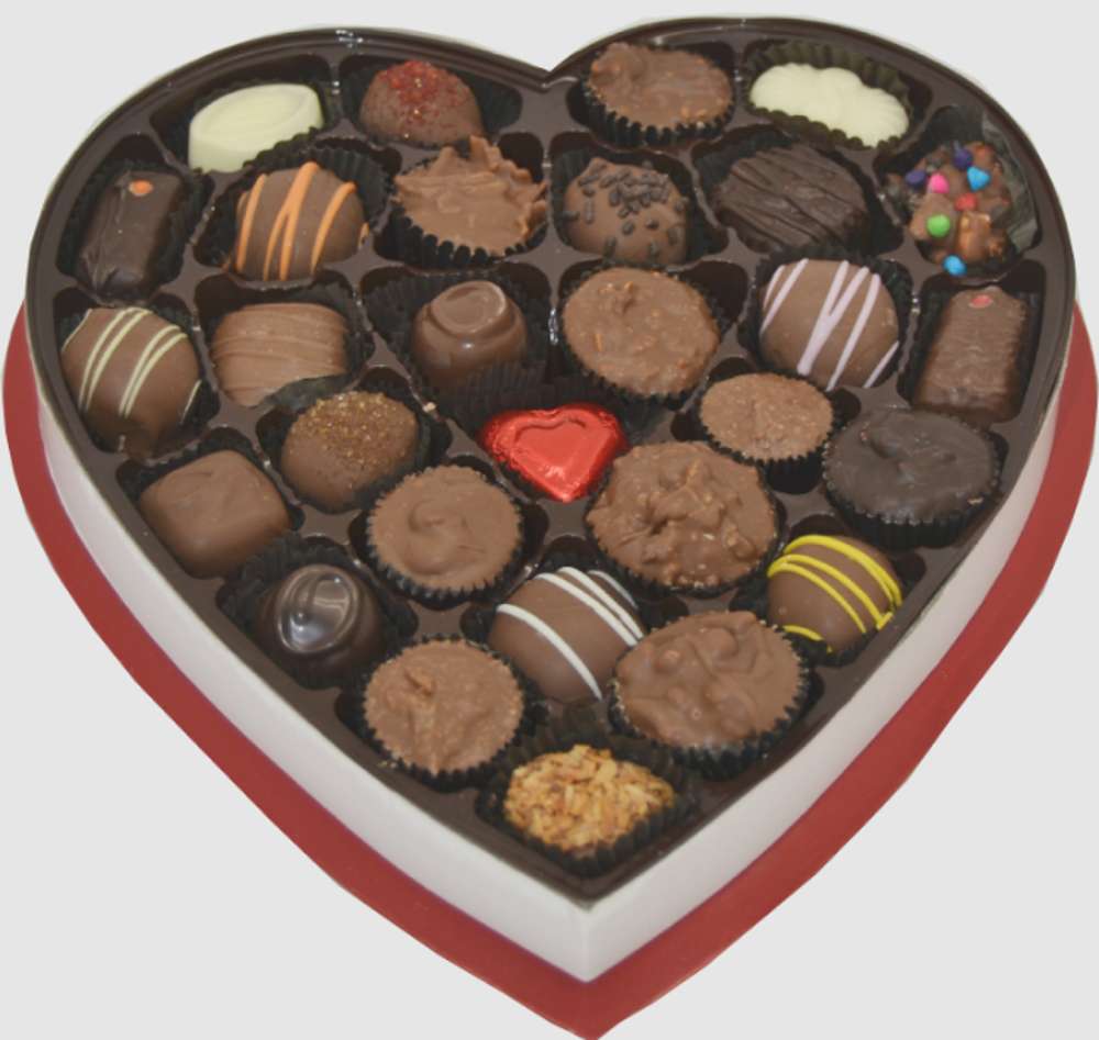 Голяма сърцева кутия с шоколадови бонбони онлайн пъзел