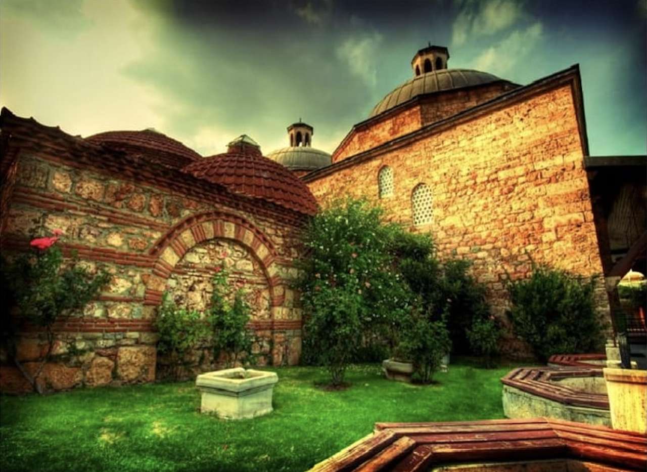 Turquía-Bursa Old Spa - ruinas de la antigua casa de baños rompecabezas en línea