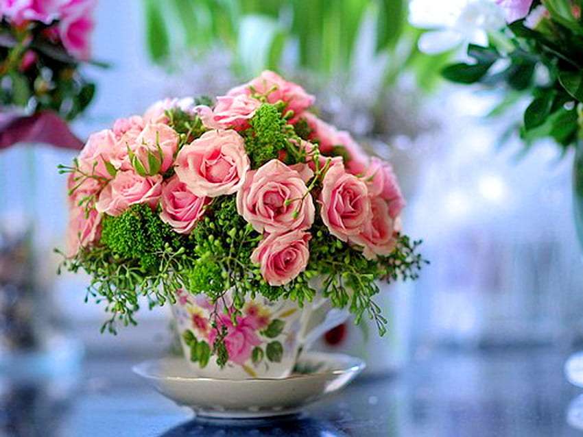 Букет роз в красивой чашке онлайн-пазл
