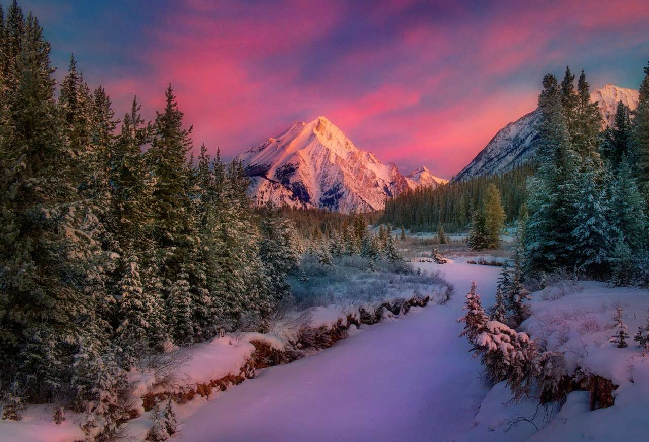 Beau coucher de soleil d'hiver dans les montagnes puzzle en ligne
