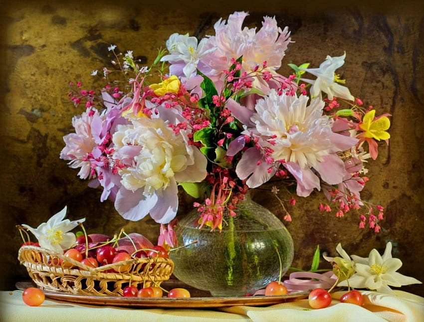 Un bellissimo bouquet colorato, un cesto di ciliegie dolci puzzle online