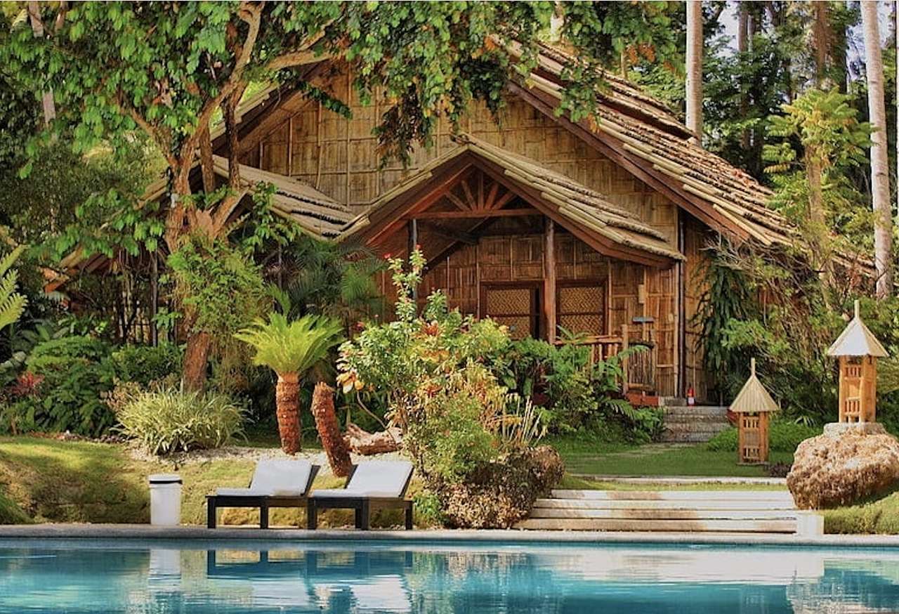Прекрасная гостиная из дерева и бамбука пазл онлайн