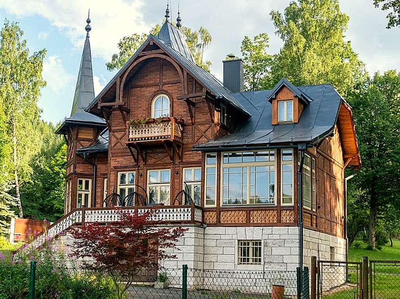 Una hermosa villa de madera en Eslovaquia rompecabezas en línea
