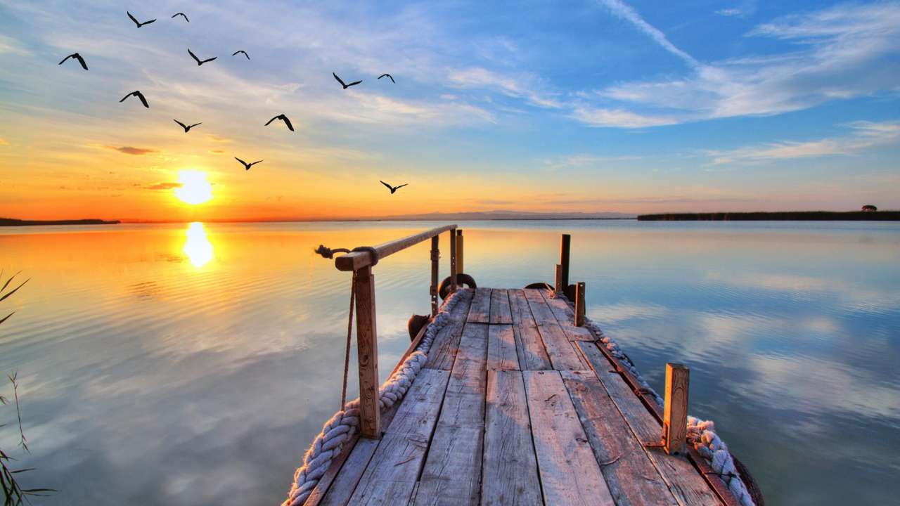 Gyönyörű naplemente a tengerparton online puzzle