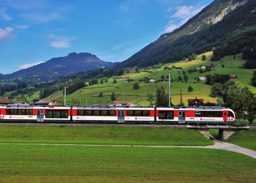 Vezető vonat a hegyekben kirakós online