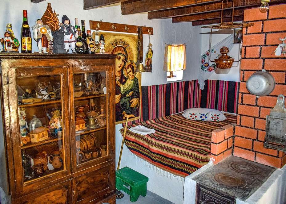 Traditionellt moldaviskt hus på landet pussel på nätet