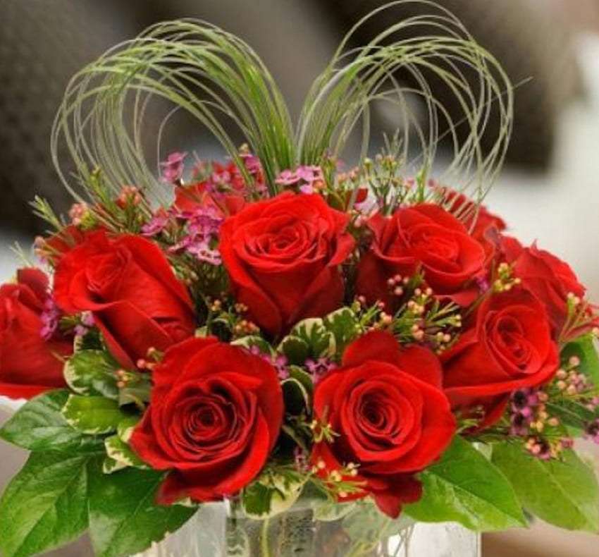 Красив букет от рози онлайн пъзел