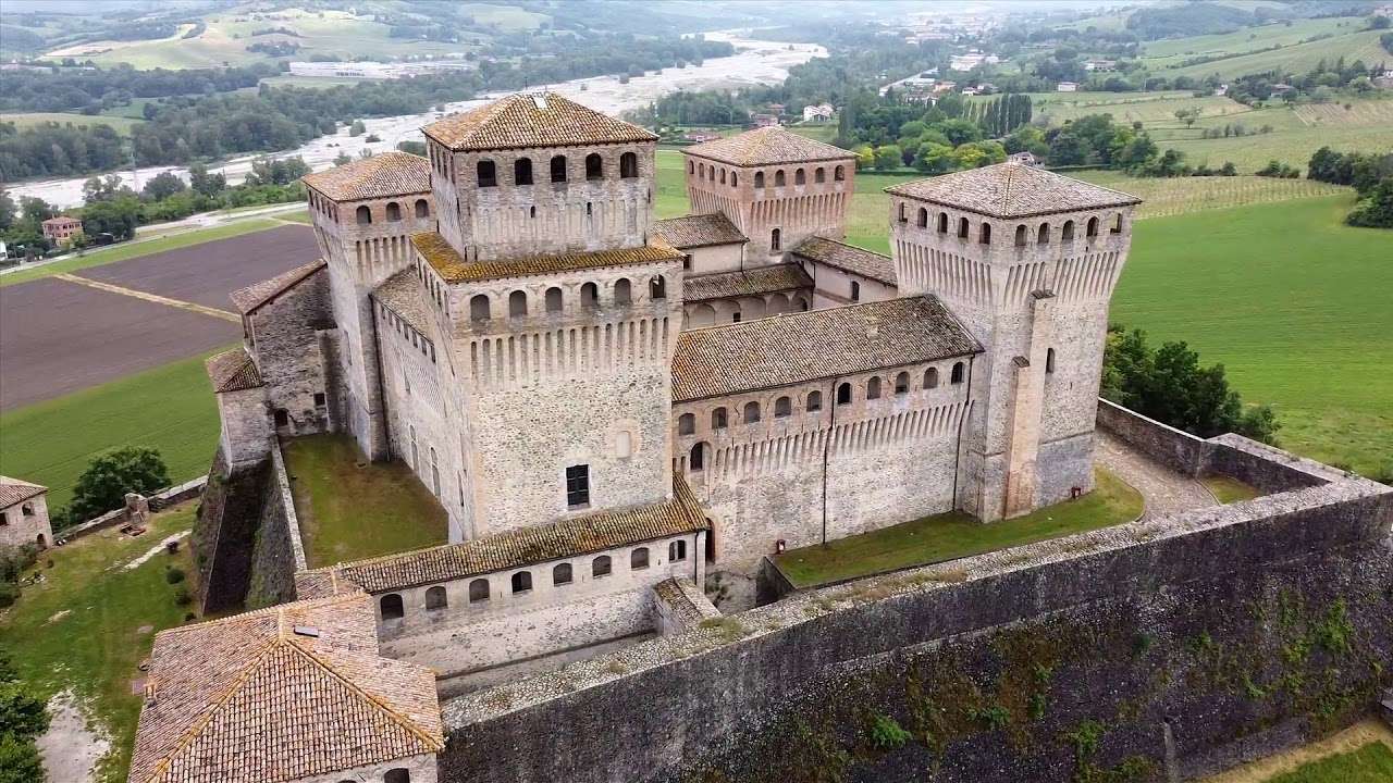 Castillo de Torrechiara Italia rompecabezas en línea