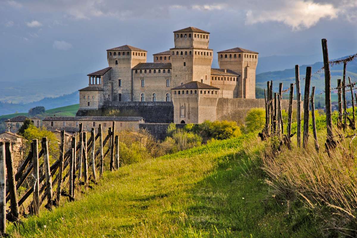 Замок Торрекьяра Италия онлайн-пазл