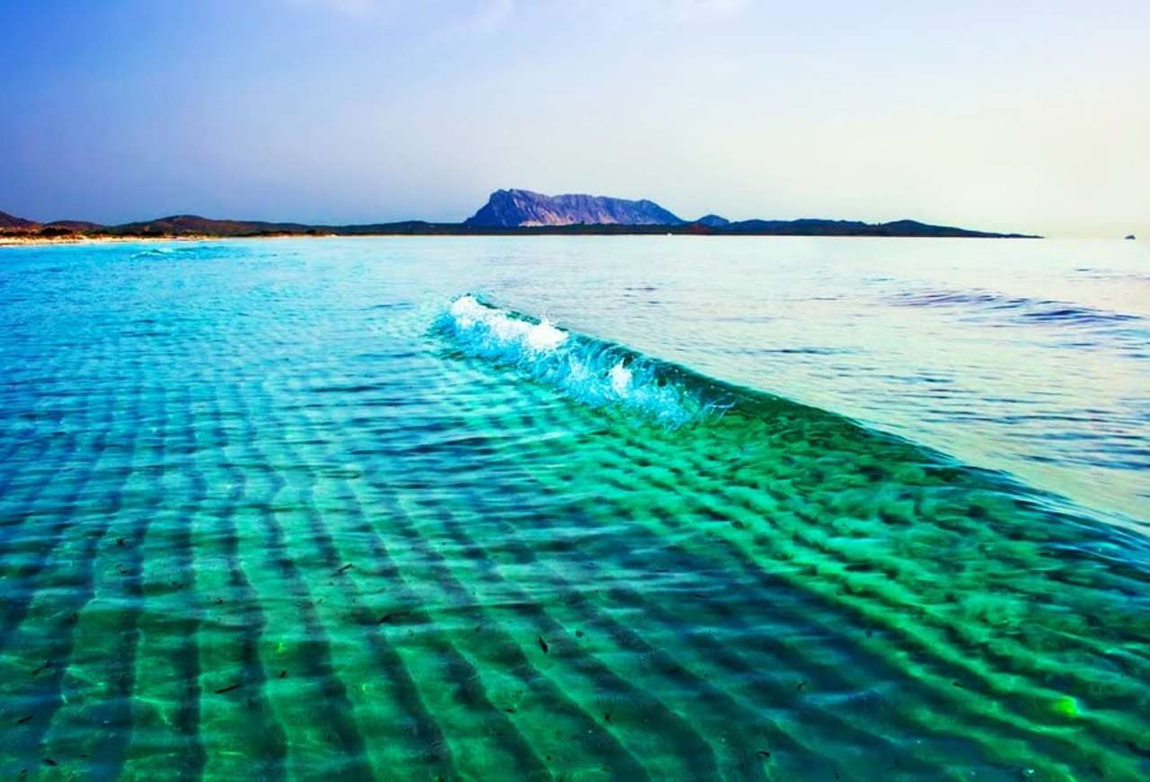 Das kristallklare Wasser Sardiniens, ein seltener und schöner Anblick Puzzlespiel online