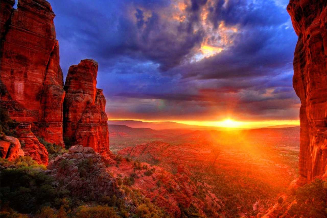 Захід сонця в Арізоні - сцена заходу сонця, як палаючий луг пазл онлайн