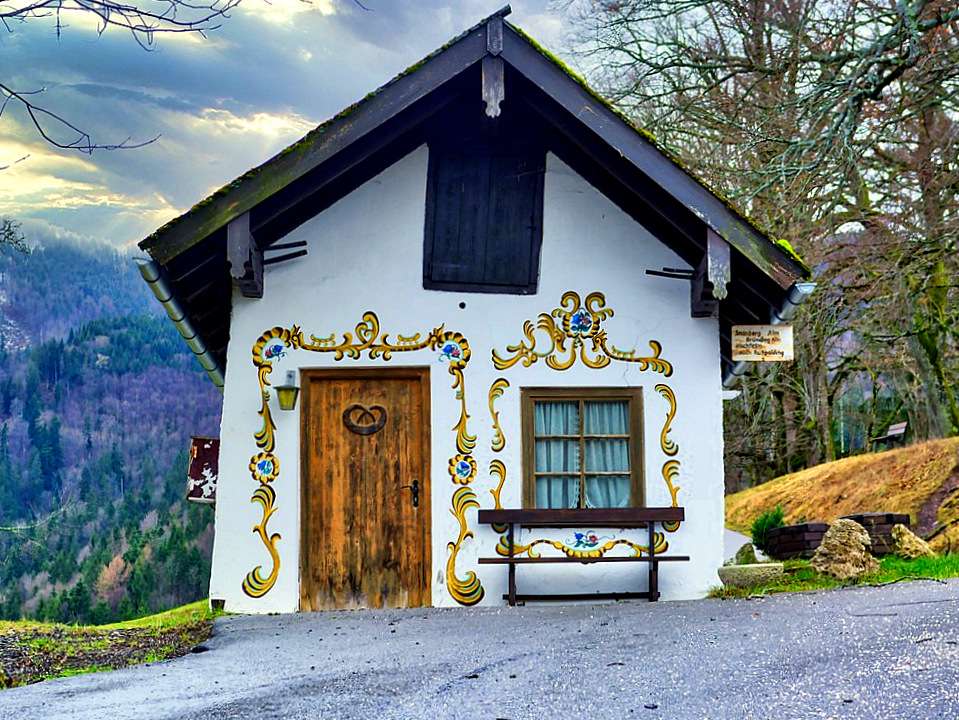 Preciosa casa de campo en las montañas (Baviera) rompecabezas en línea