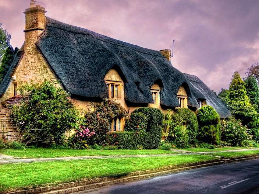 Een Engels huis met een marineblauw rieten dak online puzzel