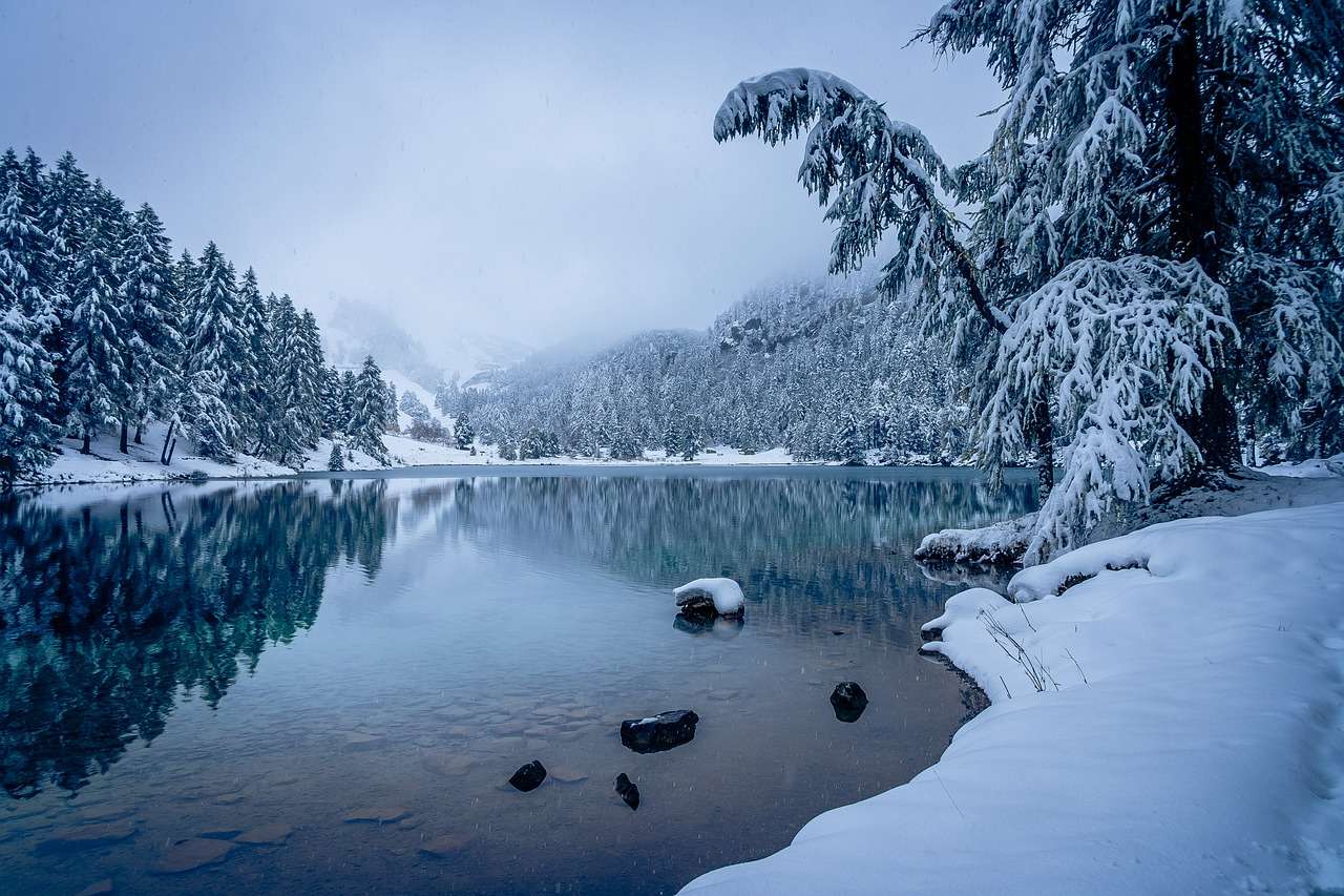 Гірське озеро Зима онлайн пазл