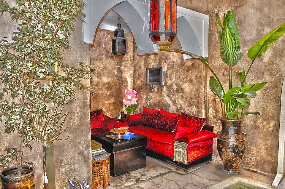 Målning. Loungeområde i atriumet (Marocko) pussel på nätet